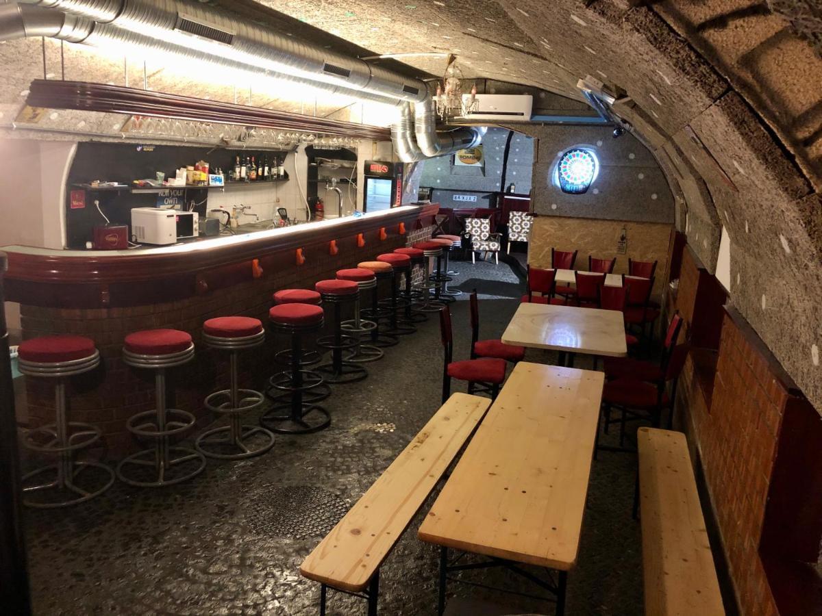 Whole Basement Former Pub 5 For Stag Do بودابست المظهر الخارجي الصورة