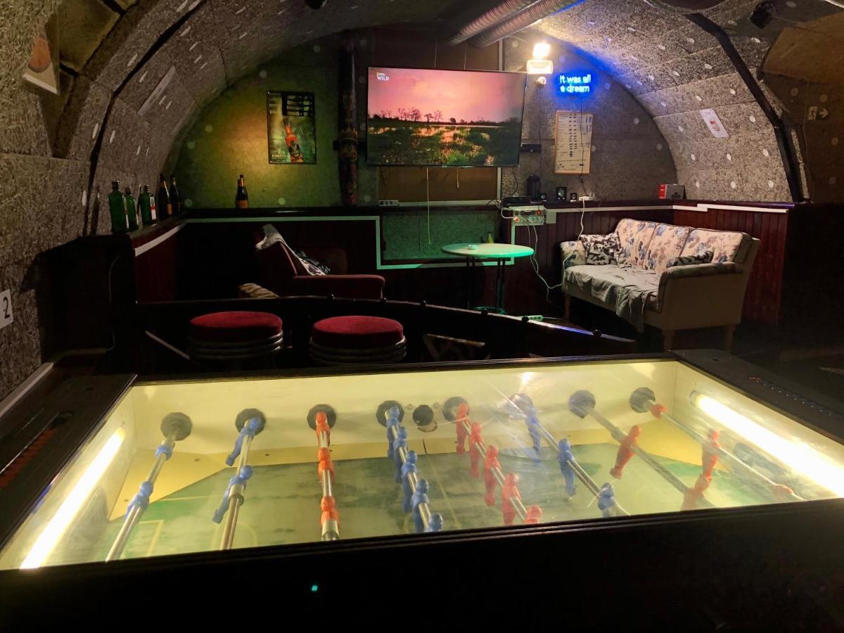 Whole Basement Former Pub 5 For Stag Do بودابست المظهر الخارجي الصورة