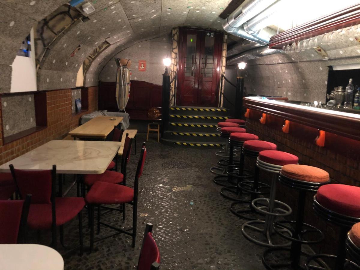 Whole Basement Former Pub 5 For Stag Do بودابست المظهر الخارجي الصورة