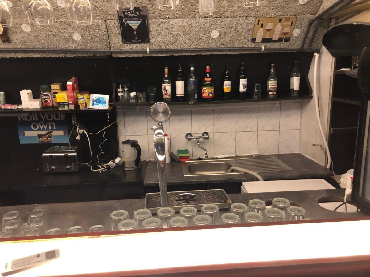 Whole Basement Former Pub 5 For Stag Do بودابست المظهر الخارجي الصورة