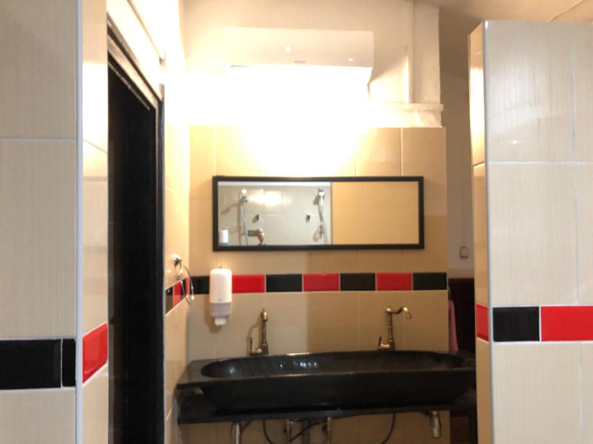 Whole Basement Former Pub 5 For Stag Do بودابست المظهر الخارجي الصورة