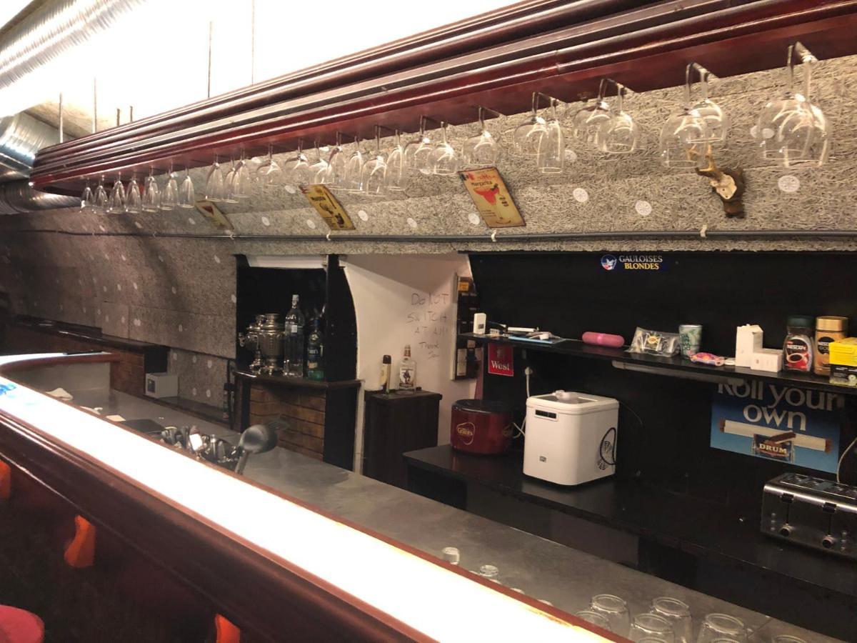 Whole Basement Former Pub 5 For Stag Do بودابست المظهر الخارجي الصورة