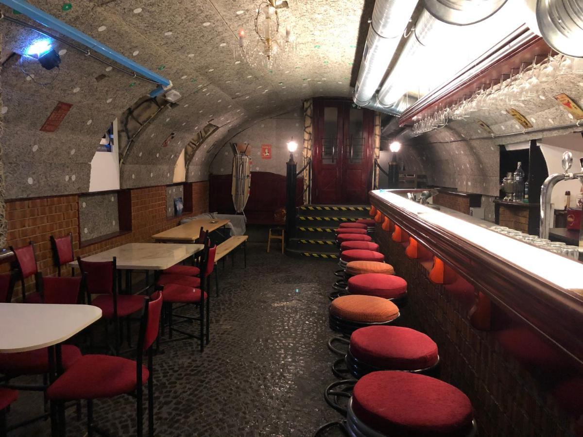 Whole Basement Former Pub 5 For Stag Do بودابست المظهر الخارجي الصورة