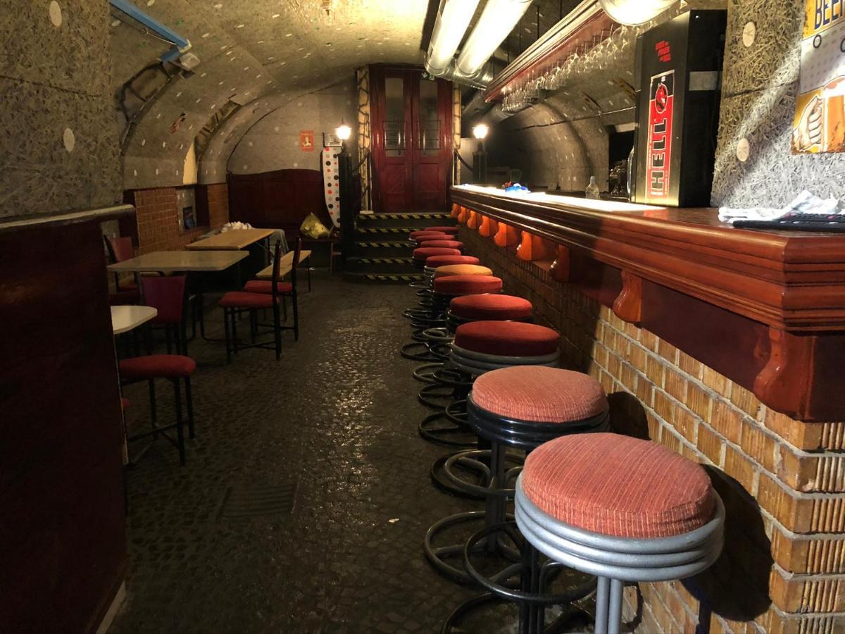 Whole Basement Former Pub 5 For Stag Do بودابست المظهر الخارجي الصورة