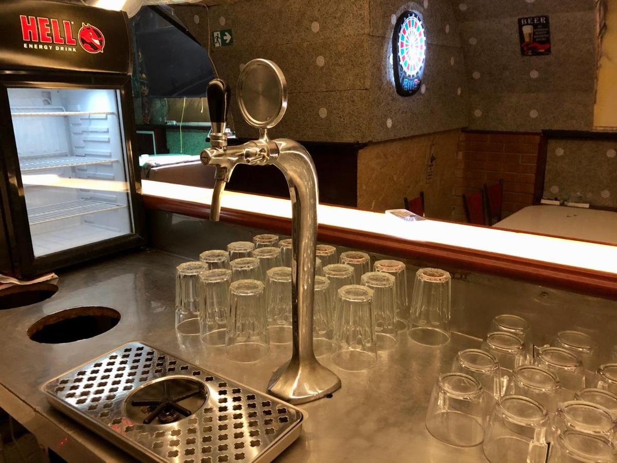 Whole Basement Former Pub 5 For Stag Do بودابست المظهر الخارجي الصورة