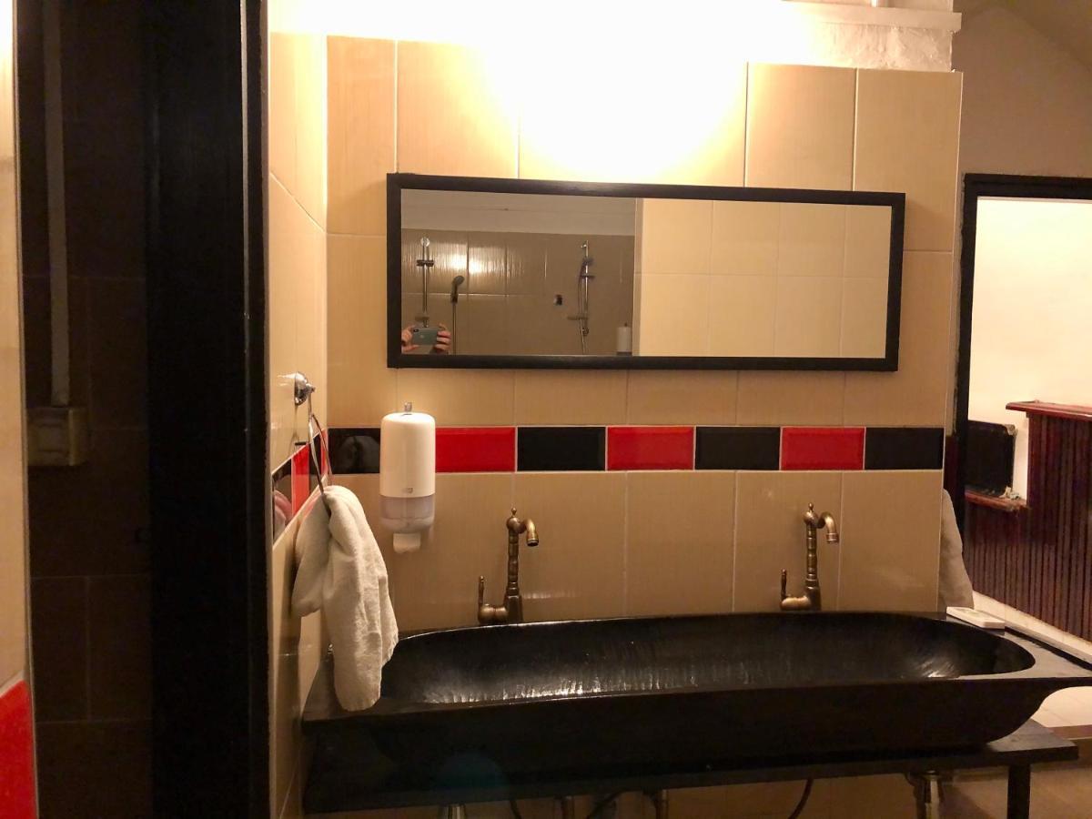 Whole Basement Former Pub 5 For Stag Do بودابست المظهر الخارجي الصورة