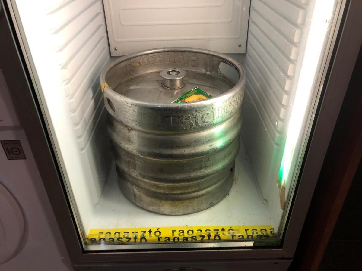 Whole Basement Former Pub 5 For Stag Do بودابست المظهر الخارجي الصورة