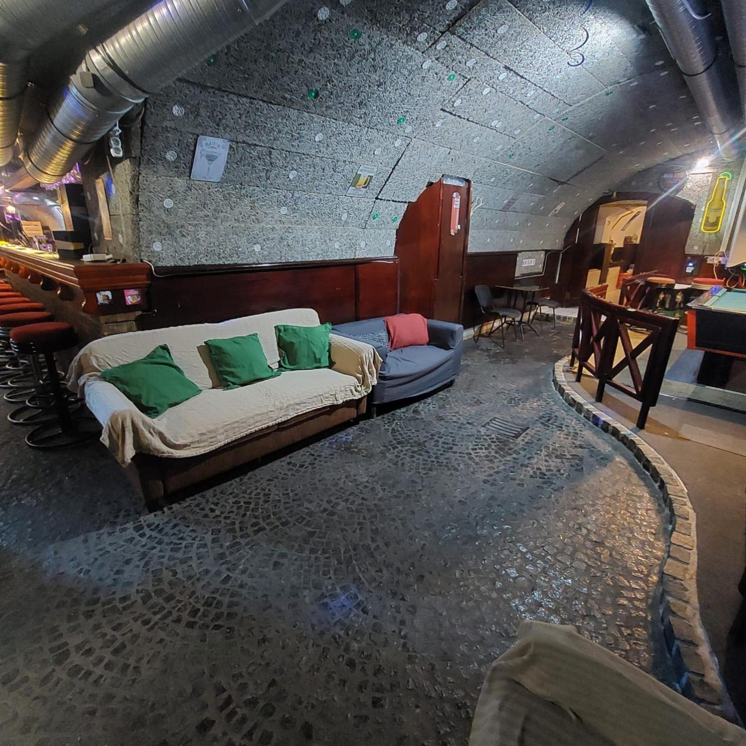 Whole Basement Former Pub 5 For Stag Do بودابست المظهر الخارجي الصورة